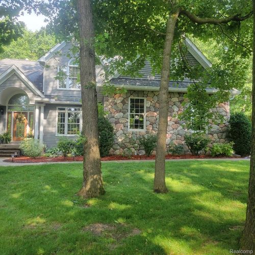 3217 Autumn View Ln, Metamora, MI, 48455-8732 | Card Image