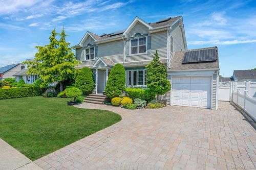 15 Lillian Pl, Farmingdale, NY, 11735-2812 | Card Image