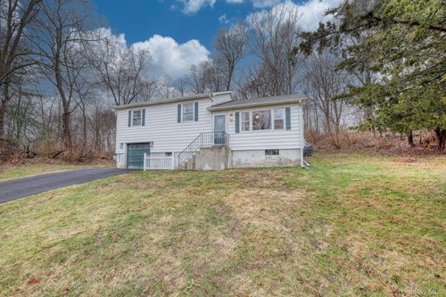152 Sunrise Hill Rd, Fishkill, NY, 12524-2408 | Card Image
