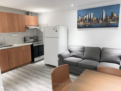 30 Huron St, Toronto, ON, M5T2A3 | Card Image