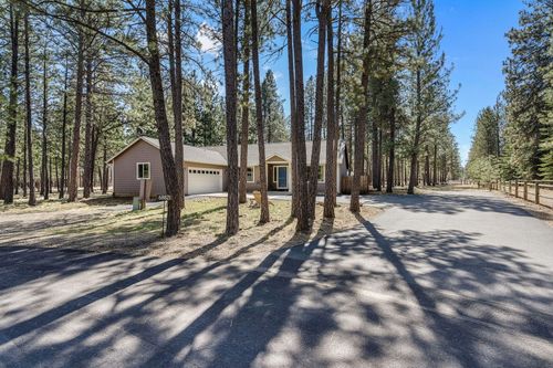 68821 Cache Ct, Sisters, OR, 97759-3105 | Card Image