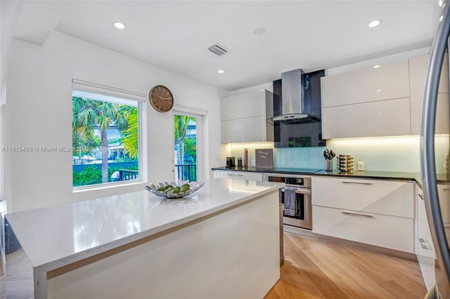 38 Sw 25 Th Rd, House other with 3 bedrooms, 3 bathrooms and null parking in Miami FL | Image 14