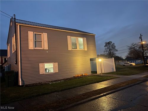 301 39th St, Vienna, WV, 26105-1729 | Card Image