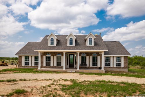 1141 S County Road 337, Charlotte, TX, 78011-2201 | Card Image