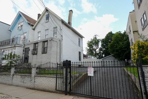 55 Winthrop St, Newark, NJ, 07104-3518 | Card Image