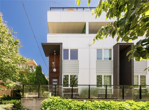 c-2220 Franklin Ave E, Seattle, WA, 98102-3426 | Card Image