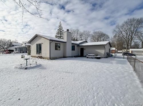 4445 Dixon Dr, Swartz Creek, MI, 48473-8279 | Card Image