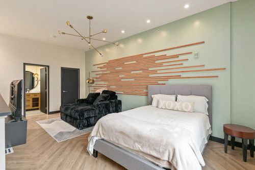 102-400 E Locust St, Des Moines, IA, 50309-1929 | Card Image