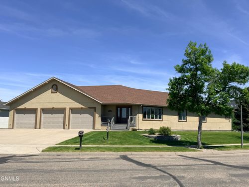 2781 Promontory Dr, Bismarck, ND, 58503-0816 | Card Image