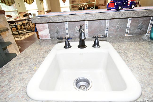 8389 E Loop 1604 S, House other with 5 bedrooms, 5 bathrooms and null parking in Adkins TX | Image 23