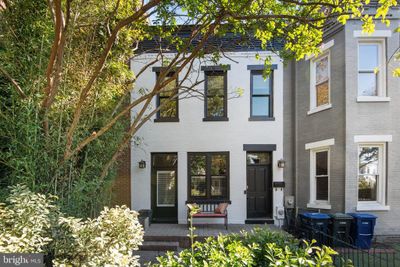 1013 North Carolina Avenue Se, Townhouse with 3 bedrooms, 1 bathrooms and null parking in WASHINGTON DC | Image 1