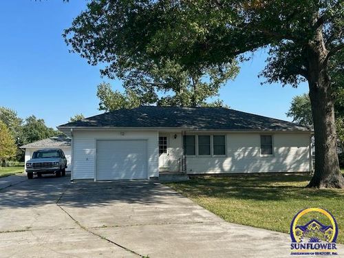 524 Shuey St, Osage City, KS, 66523-1613 | Card Image