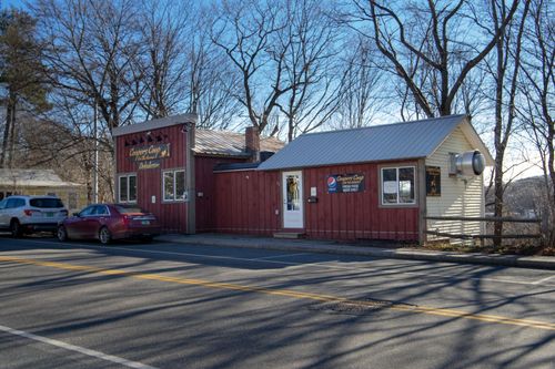 82 Western Ave, Brattleboro, VT, 05301-7033 | Card Image