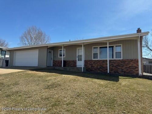 858 Elm Ave, Dickinson, ND, 58601-4575 | Card Image