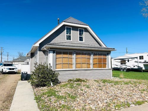 102 3 Avenue E, Oyen, AB, T0J2J0 | Card Image