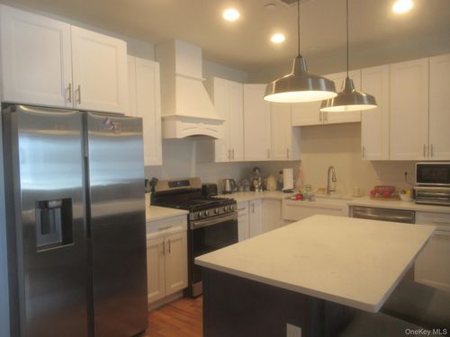 7102 Pankin Dr, Carmel, NY, 10512-2711 | Card Image