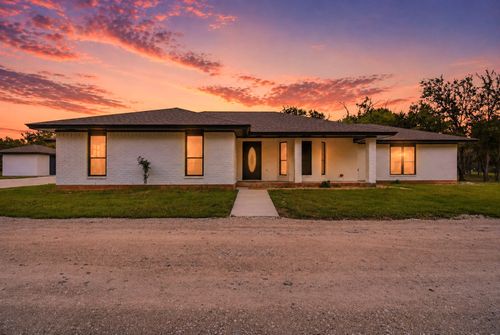 1070 Diamond Oaks Rd, Stephenville, TX, 76401-6605 | Card Image