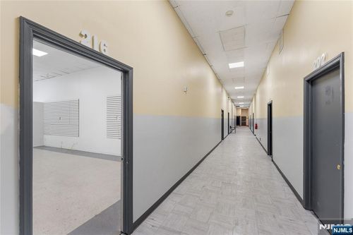 43 Merchant St, Newark, NJ, 07105-2831 | Card Image