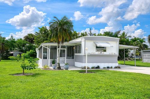 9 Sonderhen Cir, NAPLES, FL, 34114-8231 | Card Image