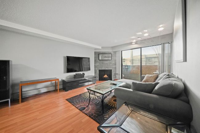 109 - 341 W 3rd Street, Condo with 2 bedrooms, 1 bathrooms and 1 parking in North Vancouver BC | Image 5