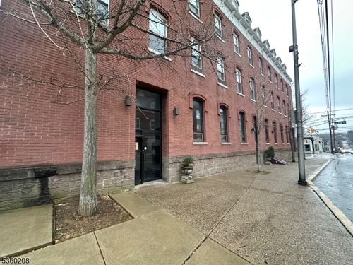 2 E Washington Ave, Washington, NJ, 07882-1400 | Card Image