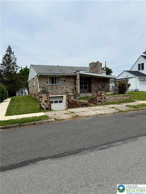 880 New York Ave, HELLERTOWN, PA, 18055-1833 | Card Image