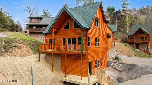 2104 Valley Creek Way, Pigeon Forge, TN, 37862 | Card Image