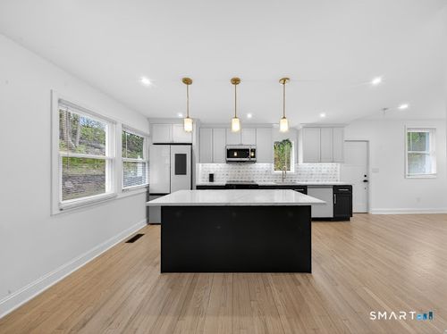 20 Oakridge Rd, Trumbull, CT, 06611-5211 | Card Image