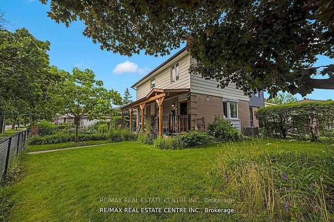 54 Archdekin Dr, House attached with 4 bedrooms, 3 bathrooms and 3 parking in Brampton ON | Image 5