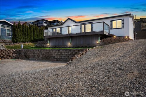 560 W Emerson Dr, Orondo, WA, 98843-9700 | Card Image