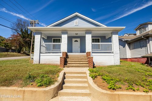 415 W 1st Ave, Lenoir City, TN, 37771-2817 | Card Image