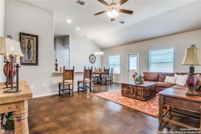 1114 Renee Way, Home with 3 bedrooms, 2 bathrooms and null parking in Seguin TX | Image 4