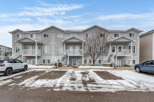 389 Northlands Pt Ne, Medicine Hat, AB, T1C0C4 | Card Image