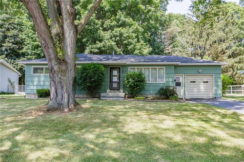 7 Henry Cir, Gates, NY, 14624-3336 | Card Image
