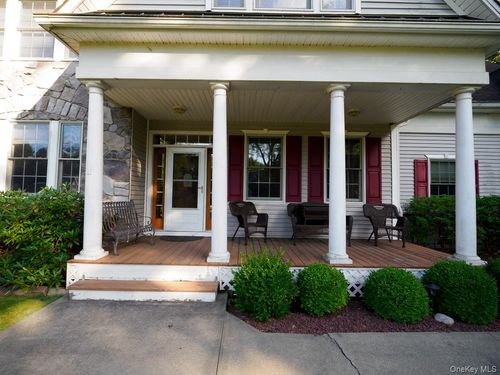 16 Avalon Ct, East Fishkill, NY, 12533-5429 | Card Image