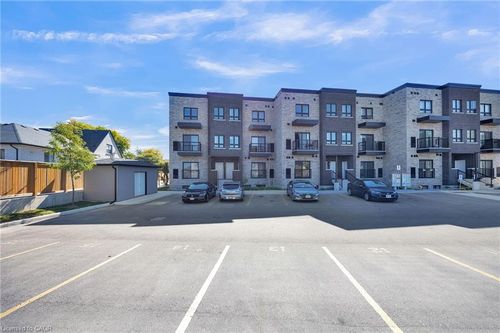 23-600 Victoria St S, Kitchener, ON, N2M0C3 | Card Image