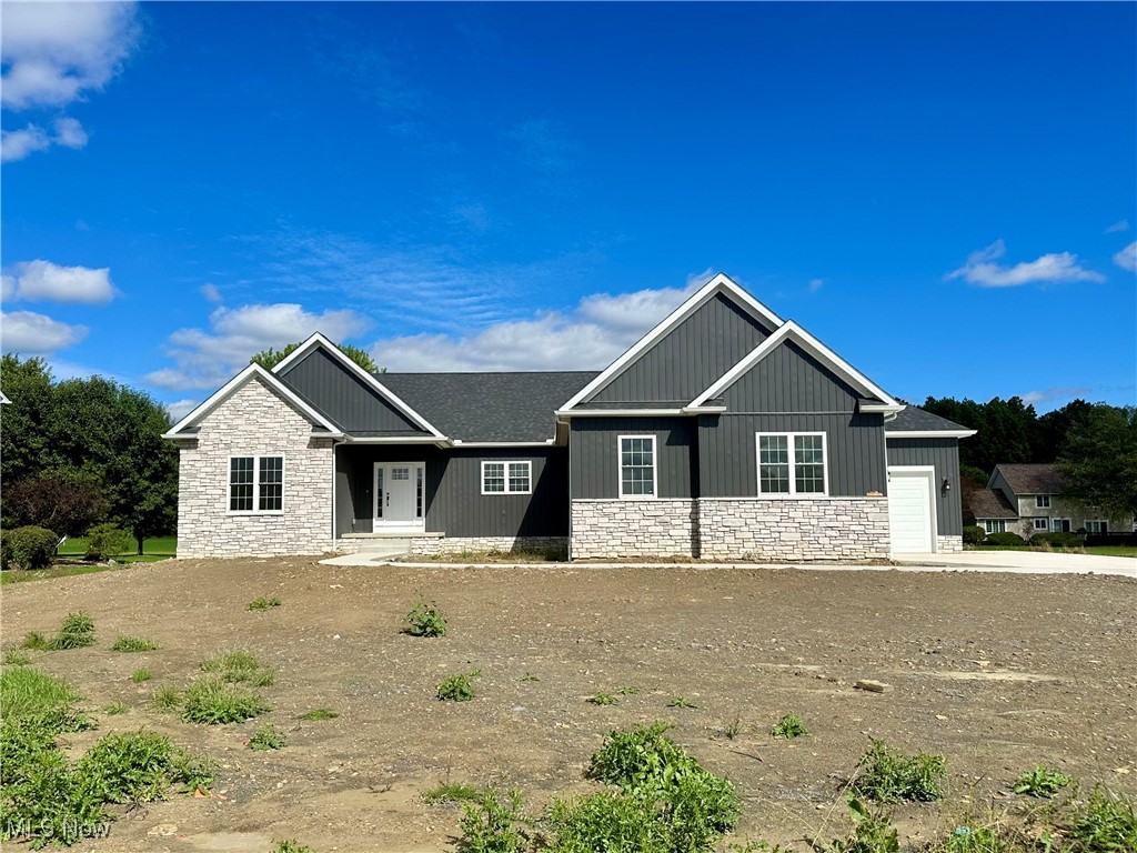 Oak Hollow Dr, Warren, OH 44481
