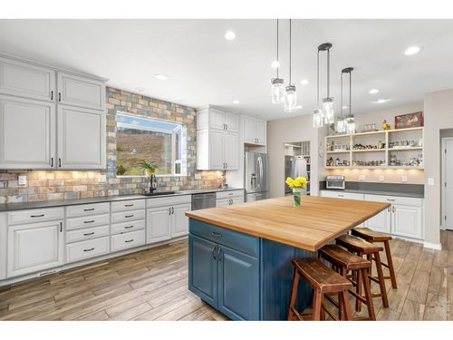 2051 Stove Prairie Rd, Bellvue, CO, 80512-6806 | Card Image