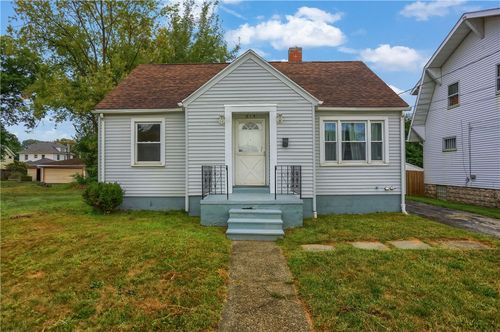 215 E Sheridan Ave, New Castle, PA, 16105-2560 | Card Image