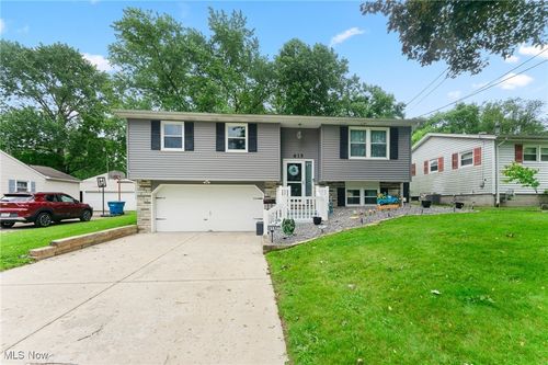 615 Elmwood Dr, Hubbard, OH, 44425-1448 | Card Image