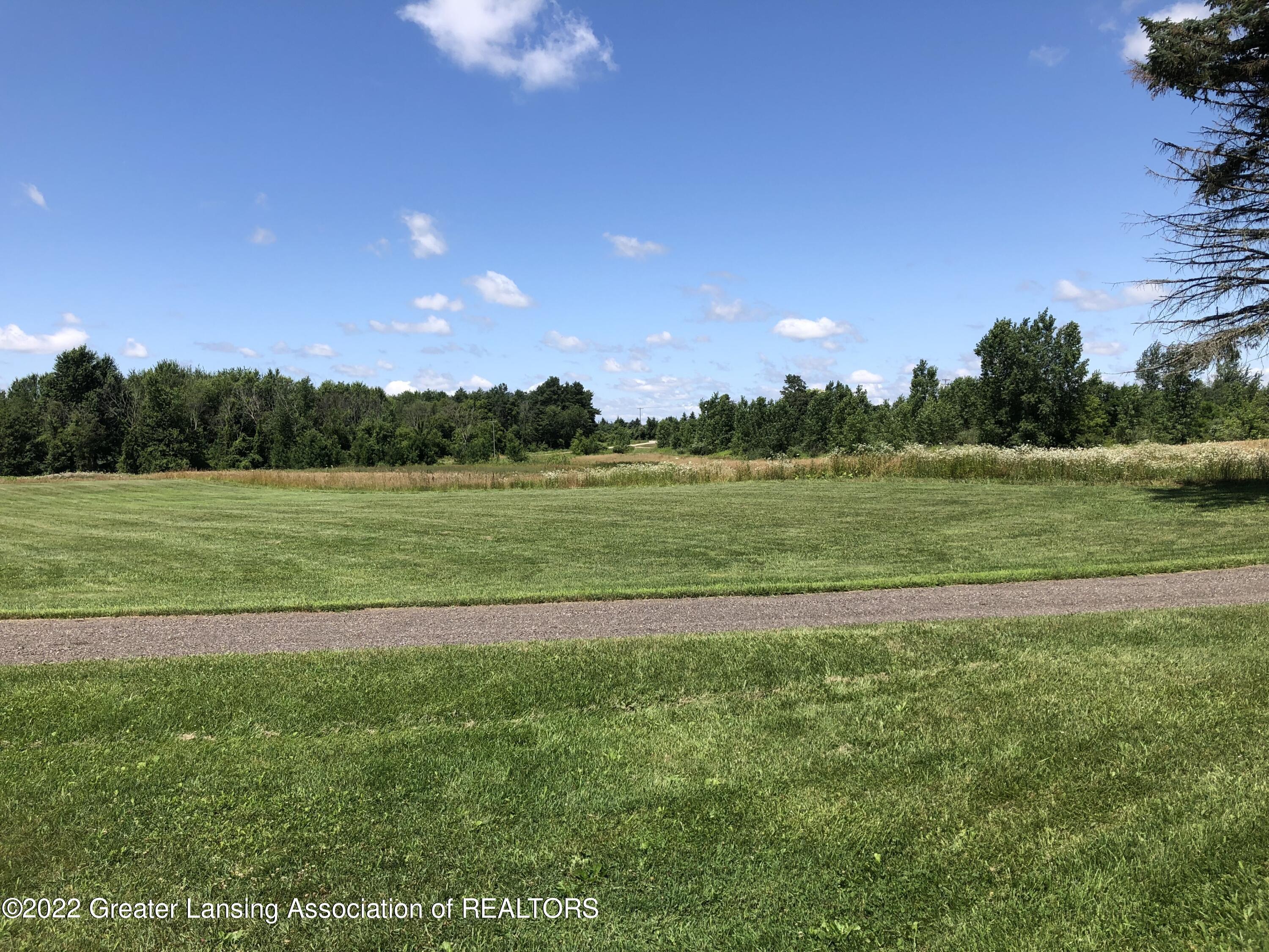7837 Grand River Hwy, Grand Ledge, MI 48837