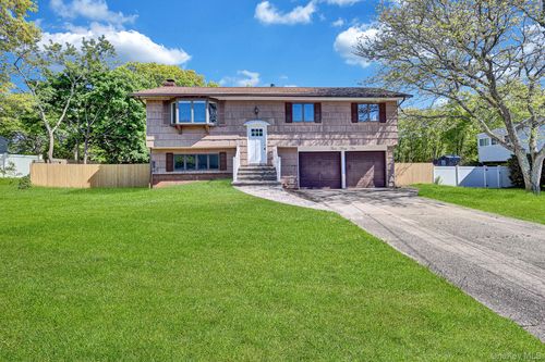 335 Babylon St, Islip Terrace, NY, 11752-1110 | Card Image