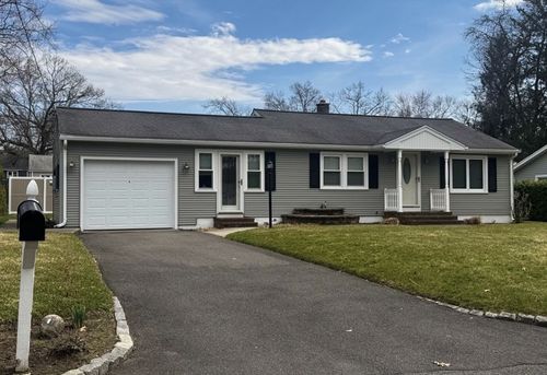 10 Benger Ave, South Hadley, MA, 01075-2402 | Card Image