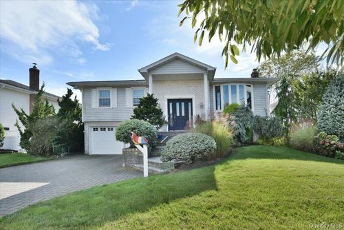 3106 Clubhouse Rd, Merrick, NY, 11566-4810 | Card Image