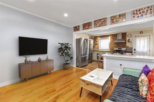 7 160th St, Beechhurst, NY, 11357 | Card Image