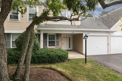 apt-b-910 Persimmon Ln, Mount Prospect, IL, 60056-6335 | Card Image