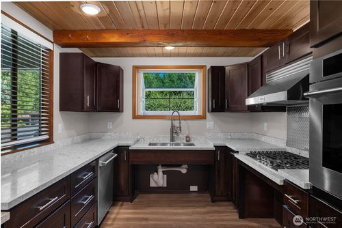 125 41st Ave Ne, Olympia, WA, 98506-2422 | Card Image