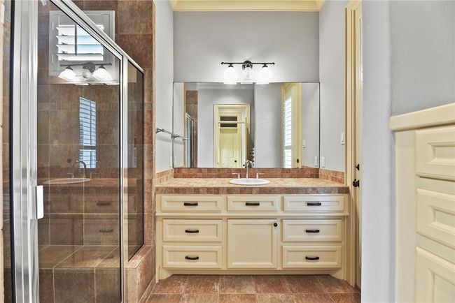 Guest Quarter Ensuite is also accessible to the pool. | Image 38