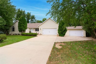 160 Landau St, House other with 4 bedrooms, 3 bathrooms and null parking in Robins IA | Image 2