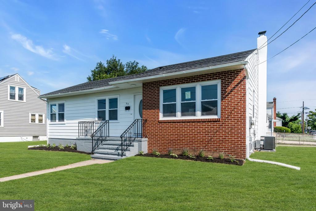 Residential in BURLINGTON 3
